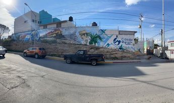 Migrante resulta lesionado afuera de la Casa del Migrante, en la colonia Landín. Tomada de Facebook @CasadelMigranteSaltillo