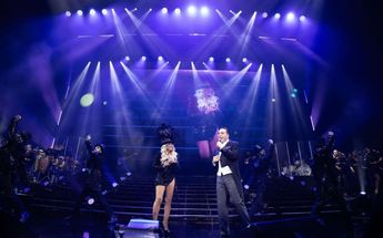 Yuri y Cristian Castro en el escenario del Auditorio Citibanamex. | Cortesía