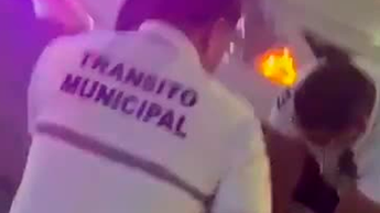 Torreón: Tránsito salva a joven desmayada tras atragantarse