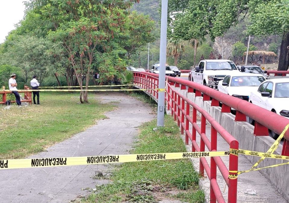 El cuerpo de una mujer fue encontrado en registro pluvial a la orilla de río en San Pedo Garza García