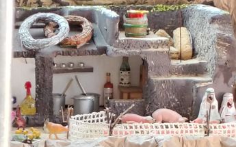 El nacimiento instalado dentro de un microbús está dividido en varias casitas, hasta con cocinas acondicionadas | Jimenez Dilan Miriam