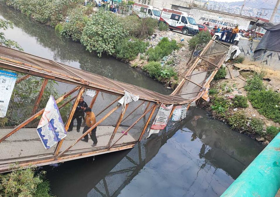 Puente colapsa en Chimalhuacán / Zuleyma García