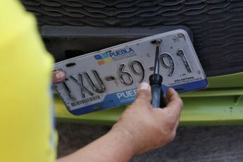 El canje extemporáneo es obligatorio para vehículos de servicio particular que no cuenten con el diseño más reciente / Agencia Es Imagen
