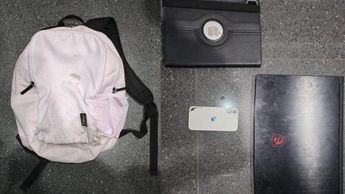 Al joven se le encontró una mochila y el celular del menor. | Especial