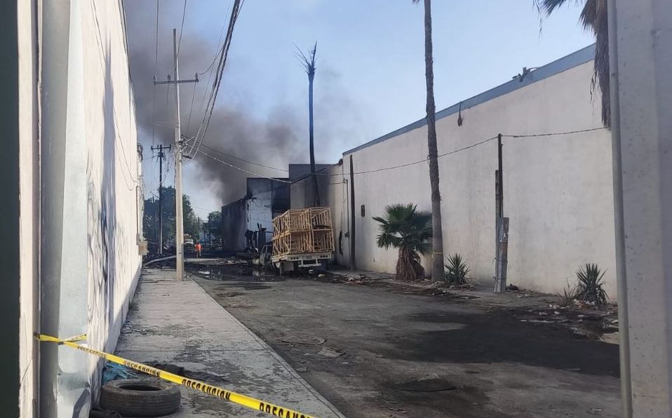 El fuego se volvió a avivar en el Parque Industrial El Milagro. | Francisco Zúñiga Esquivel