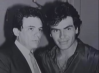 Actor Salvador Pineda junto con José José / Especial