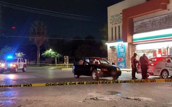 Un hombre fue atacado a balazos en el estacionamiento de una tienda. | Leyda Estrada