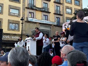 Carlos Lomelí, senador de Morena, dirigió unas palabras a los asistentes. | Usi Toledo