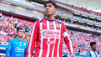 Chivas confirma baja de Luis Romo para el Clásico Nacional; José Castillo es elegible
