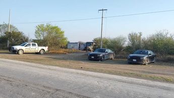 Tres cuerpos fueron encontrados calcinados dentro de una camioneta y el resto en las inmediaciones. | Agustín Martínez