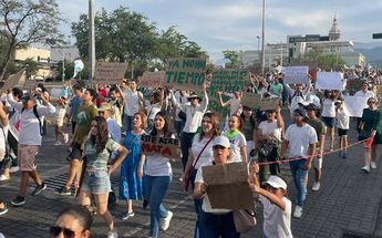 Marchan para exigir aire limpio en NL | Víctor González Garza
