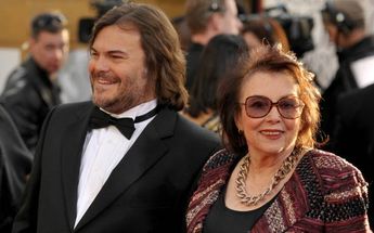 Jack Black y su mamá Judith Love Cohen en una premiere en Hollywood / AP