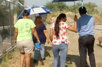 Madres de familia externan su preocupación por las prórrogas de las autoridades para la entrega del plantel en óptimas condiciones. | Cortesía