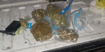 El detenido estaba en posesión de varios paquetes con mariguana. | Cortesía