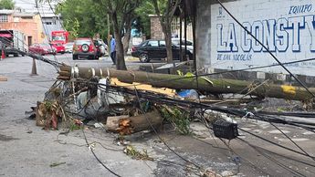 Poste de luz afectado.| Agustín Martínez