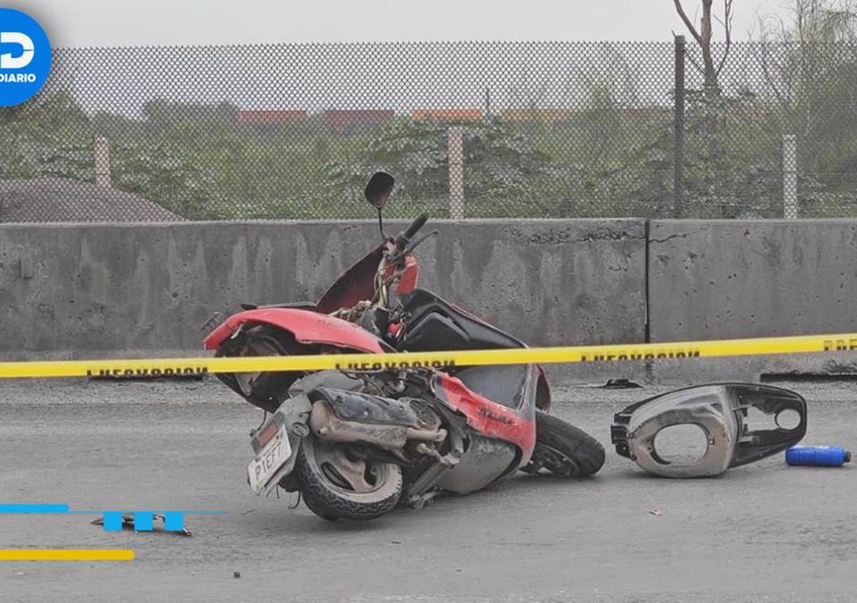 Trailero atropella y mata a joven motociclista en el Libramiento Noreste en Escobedo. | Francisco Zúñiga