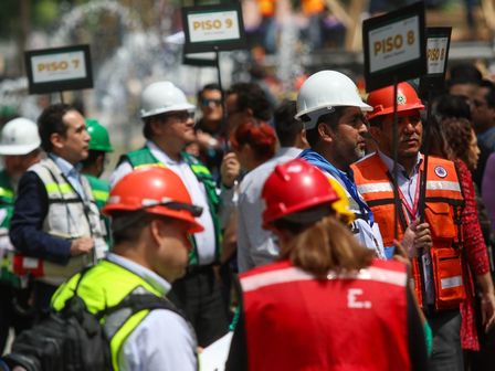 Cuando suena la alerta sísmica, las brigadas de Protección Civil se ponen sus chalecos y activan el protocolo | Cuartoscuro
