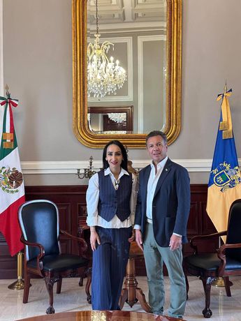 Claudia Murguía en diálogo con el gobernador Pablo Lemus | Claudia Murguía vía Facebook