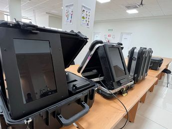 INE cancela urnas electrónicas en Coahuila por error de programación.