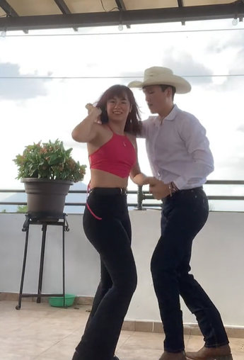 Martín Ocañas y su hermana bailando | Especial