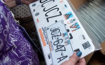 No olvides ningún documento. Estos son los requisitos para hacer el canje de placas en Jalisco en 2025|