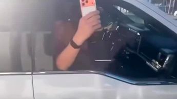 Se hizo viral: Hombre en camioneta de lujo reta a trailero a bajarse durante pleito y luego se arrepiente en Torreón