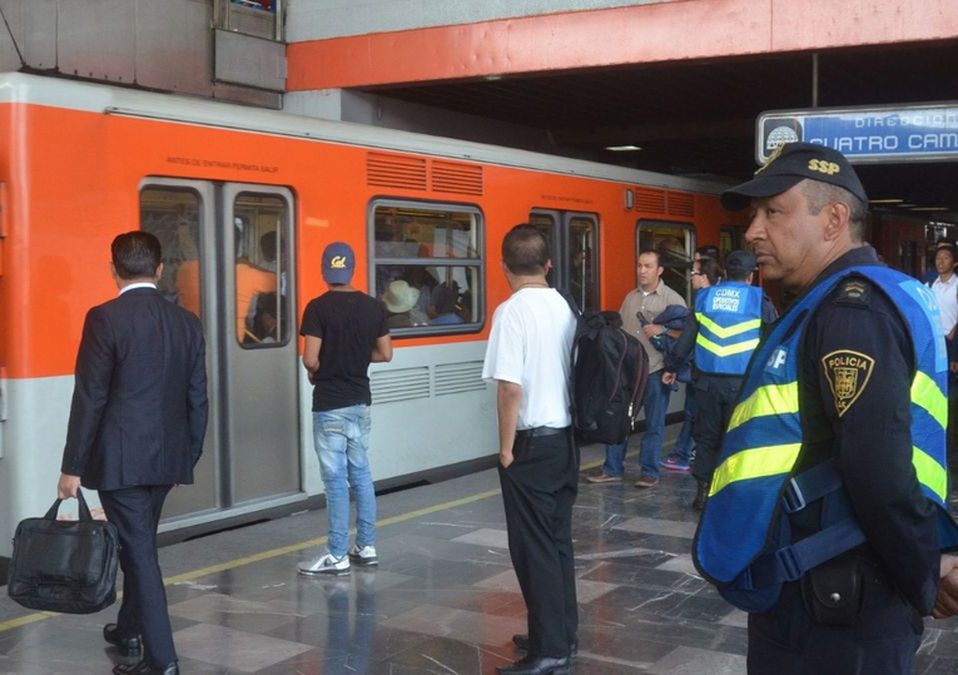 La víctima de trataría de un hombre de 62 a 65 años que esperaba en Metro Chabacano. | Cuartoscuro