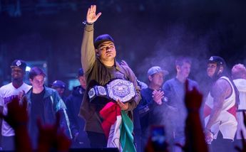 'Aczino' siendo campeón de Red Bull Internacional en México, en 2017/ Archivo