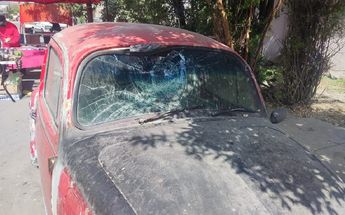 Reportan a mujer que ataca a vecinos en Monterrey; temen que mate a alguien