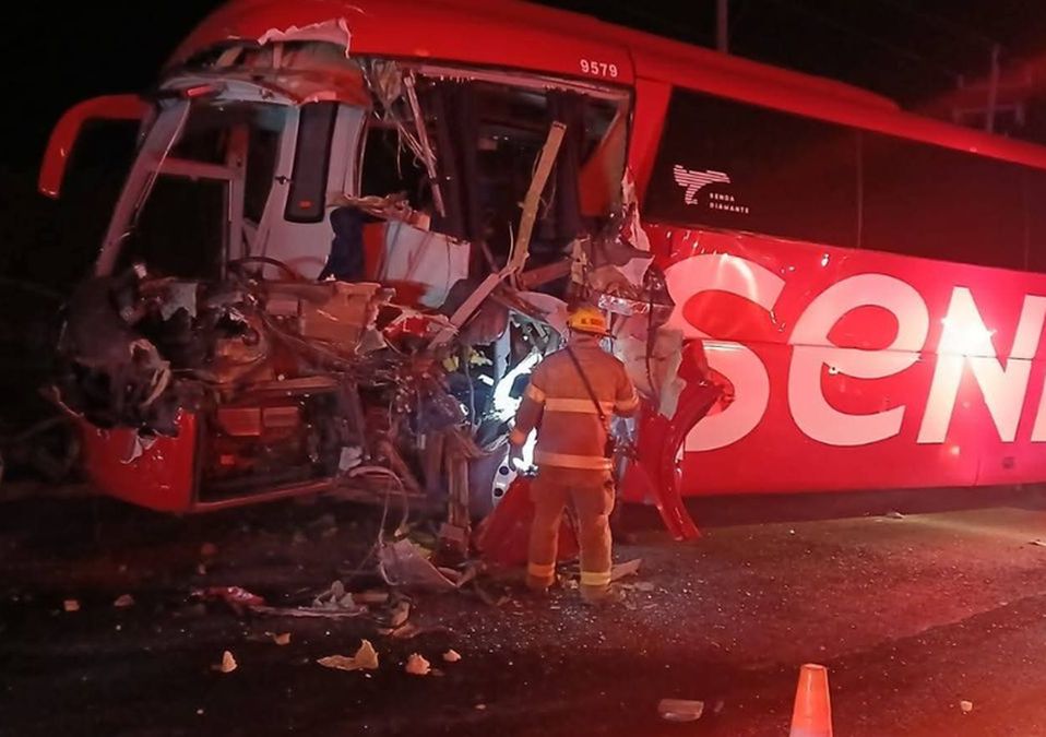 El accidente dejó a varias personas heridas de gravedad en Carretera Nacional.| Agustín Martínez