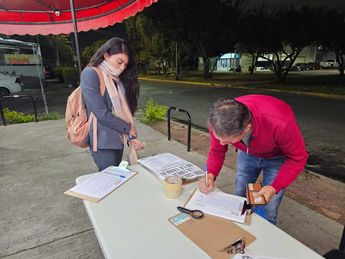 grupos como el Colectivo Ciudad Integral siguen recabando firmas. | Colectivo Ciudad Integral