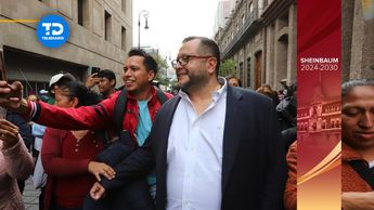 José Ramón López Beltrán en las calles del Zócalo / Jorge Carballo