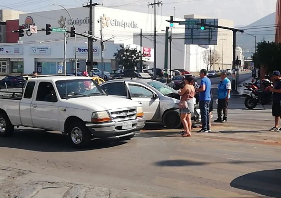 Choque en avenida Lincoln deja 4 lesionados | Especial