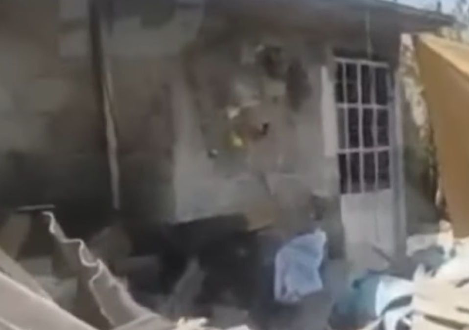 Explosión destruyó las paredes que rodeaban el taller de pirotecnia en Tultepec. | Telediario