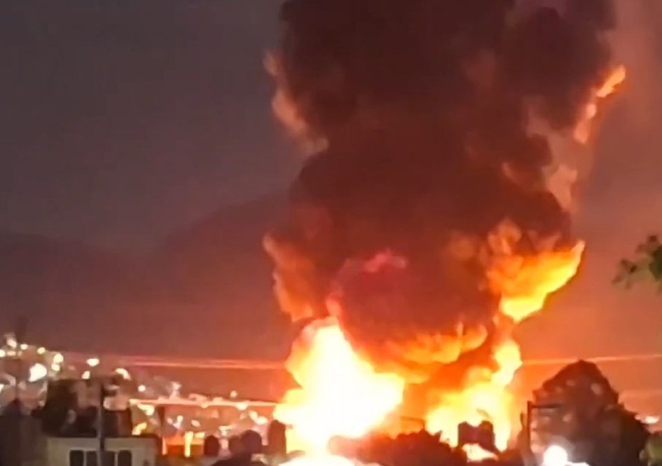 Al momento se reporta un incendio en una fábrica de pintura en San Francisco Xalostoc. / Cortesía