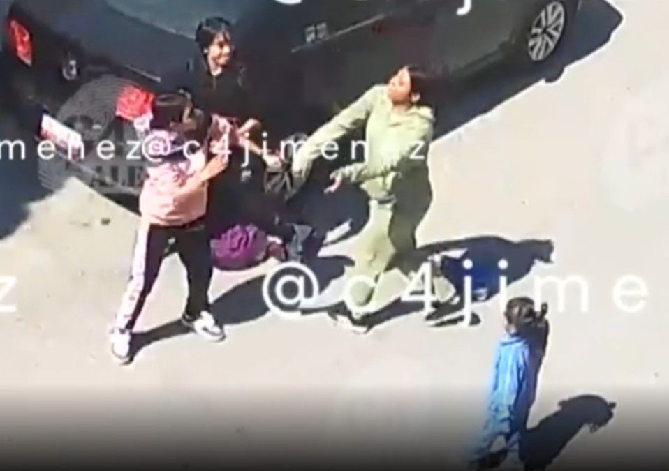 Al ver la pelea entre una mujer y sus primas, vecinos de Ecatepec llamaron a las autoridades, pero nunca llegaron | C4 en Alerta