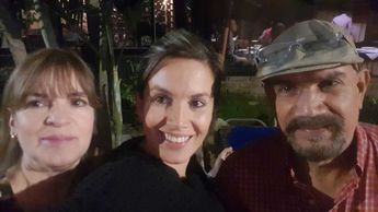 María Alejandrina Arellano Serrano junto a su familia / Cortesía