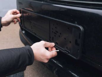 Evita tapar tus placas con objetos, sustancias y luces de neón.