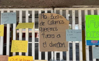 Padres de familia y representantes escolares acudieron para exponer inquietudes relacionadas con la administración interna de la primaria.