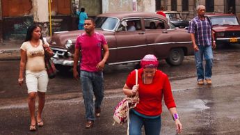 Entre enero y julio de 2025, la población principal que recibió tarjetas de residencia permanente (TRP) eran originarios de Cuba | Pexels