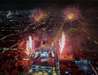 La celebración patriótica reunirá a familias y visitantes en el corazón de Saltillo esta noche. | Gobierno de Coahuila