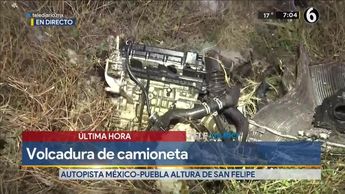 Vuelca auto en autopista México-Puebla; vehículo queda destrozado