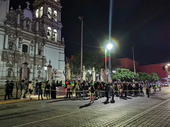 Concentración feminista en la Catedral Metropolitana de Monterrey / Alexandra Amao
