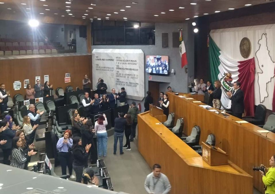 Congreso de Nuevo León da minuto de aplausos para honrar memoria del Arquitecto Héctor Benavides. | Sandra González