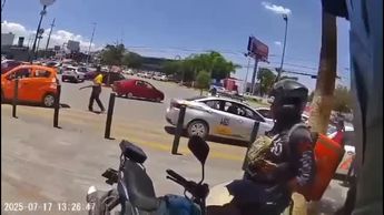 Taxistas pelean por pasaje en Gómez Palacio; uno amenazó a otro con un machete