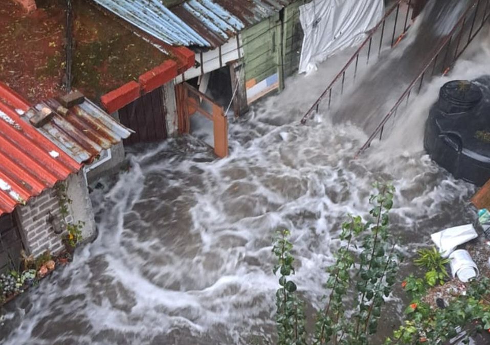 Adulta mayor queda atrapada en inundación y muere dentro de su domicilio en Lomas de Padierna, Tlalpan / Luis Alfaro
