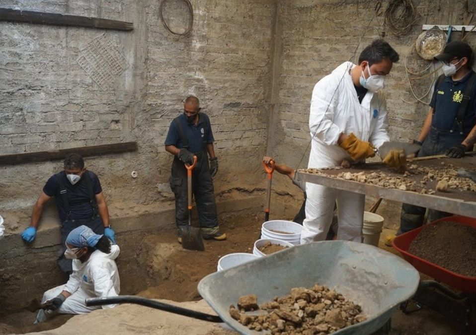 Las autoridades encontraron 4 mil 300 restos / Archivo.