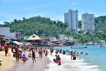 Miles de personas visitan Ixtapa durante vacaciones de Semana Santa / Agencia Es Imagen