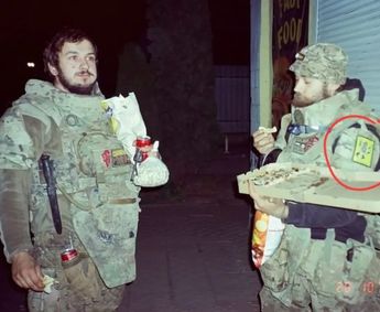 Imagen tomada a soldados ucranianos con el parque del mono sicario. / Especial
