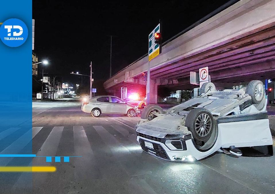 Choque de crucero termina en volcadura en avenida Lázaro Cárdenas en Monterrey. | Leyda Estrada